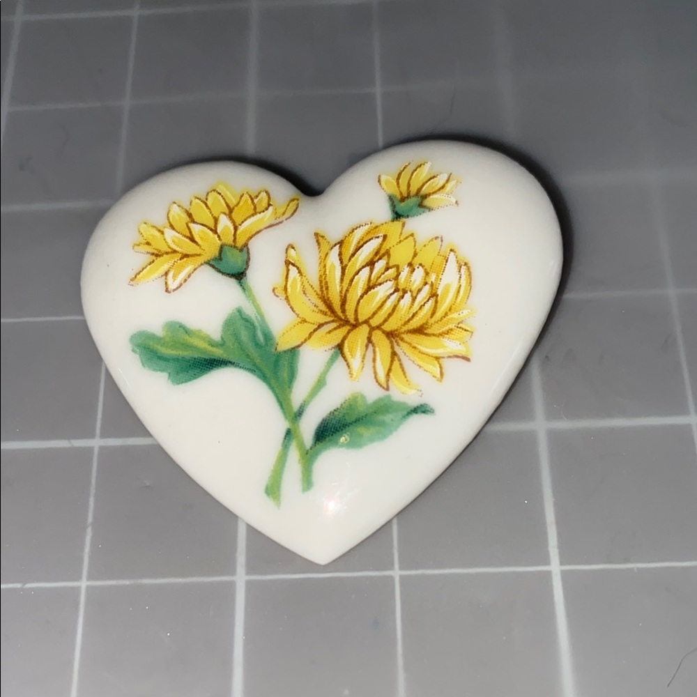 RARE! Vintage Avon White Glazed Heart Brooch with Yellow Dahlia flowers.
